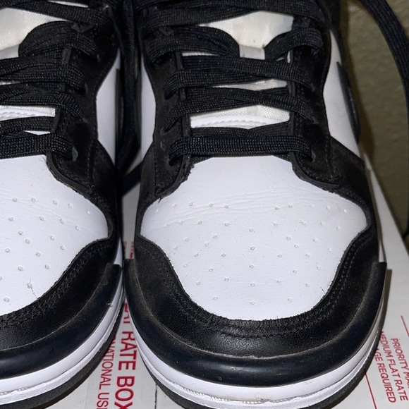 Nike Black and White Athletic Shoes - Picture 11 of 12